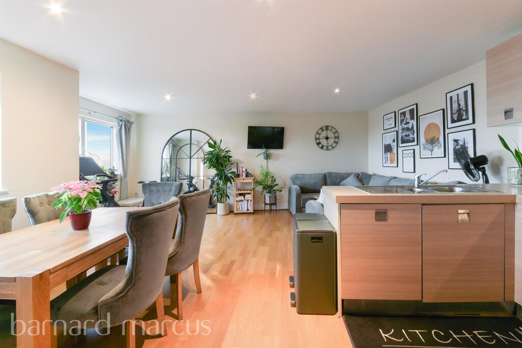 Apartment in Kingston upon Thames - View 2