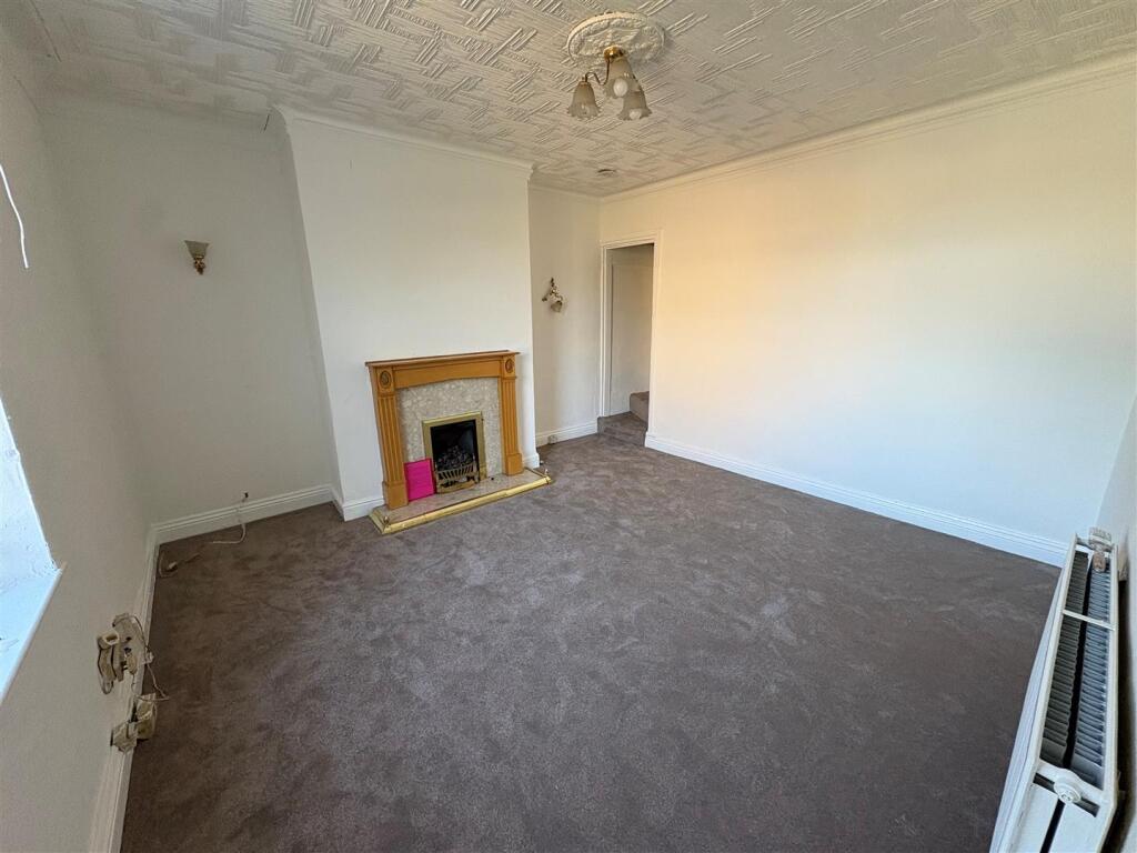 House in Bradford, Little Horton, Wibsey - View 4