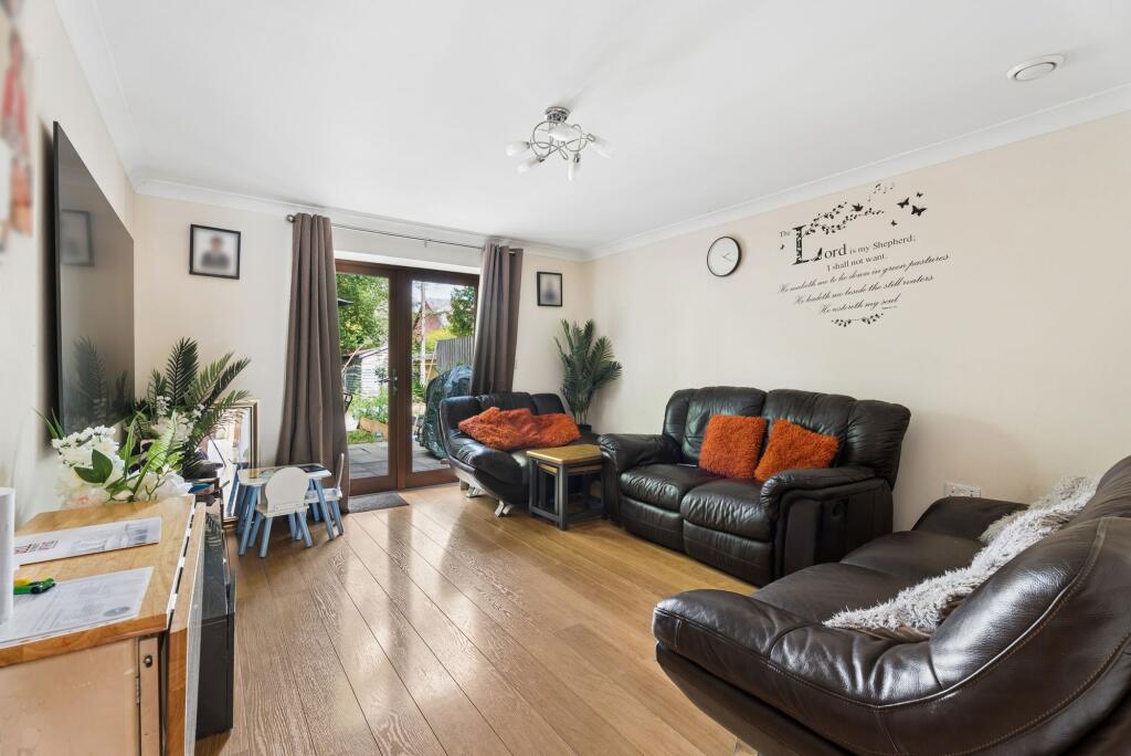 House in High Wycombe, Daws Hill - View 3