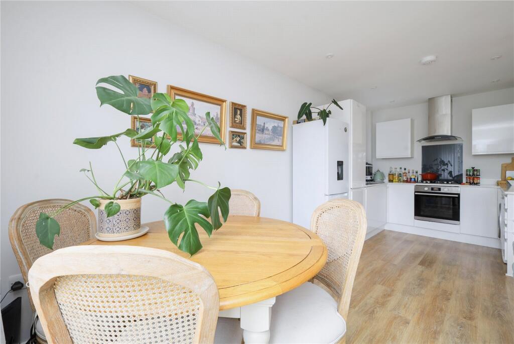 Apartment in Waverley, Haslemere - View 4
