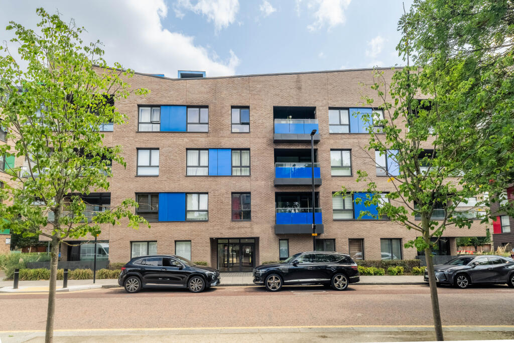 14 Peartree Way, London, SE10 photo 2
