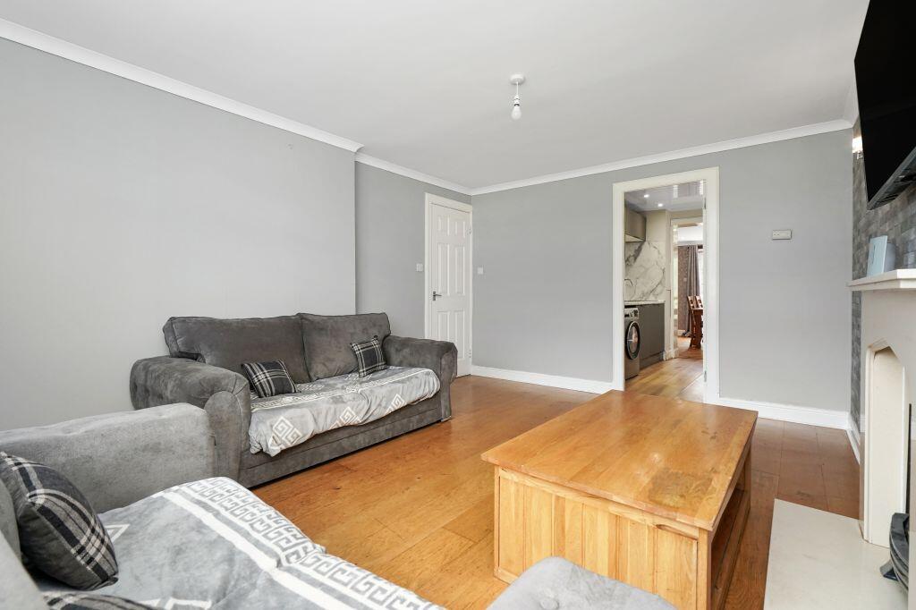 Apartment in Edinburgh, Craigmillar - View 3