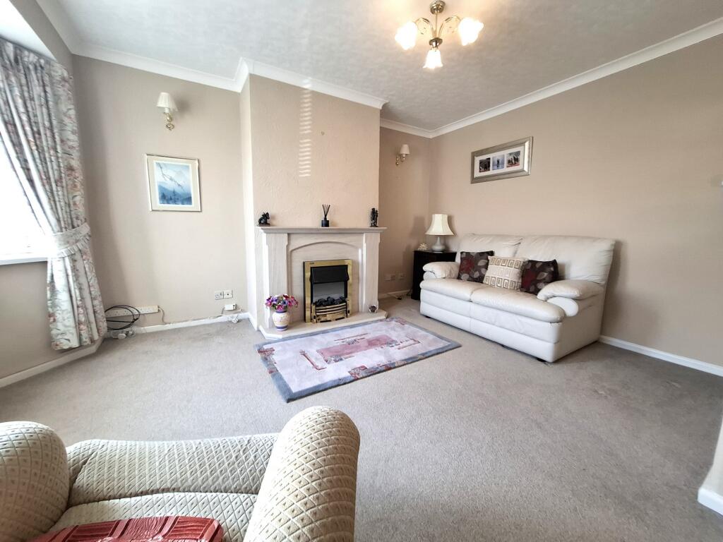Queensfield, Swindon, Wiltshire photo 3