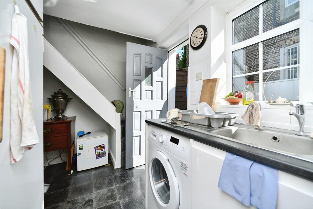 House in Brighton - View 5