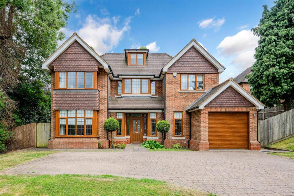 5-bed detached on High Oaks Close, Coulsdon, CR5, £1,350,000