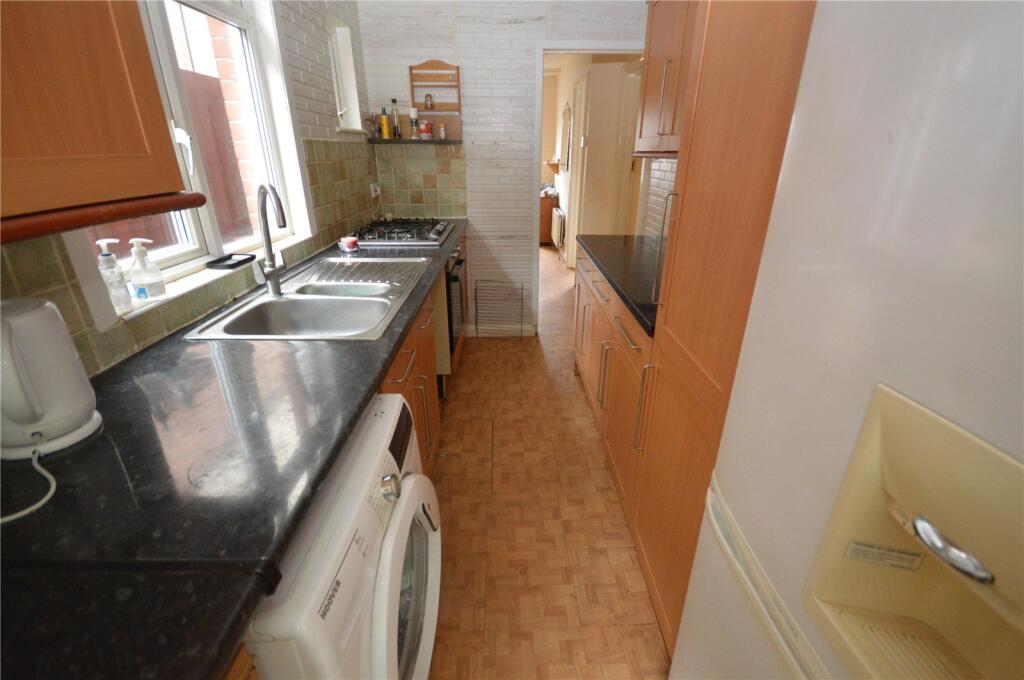 House in Luton - View 4