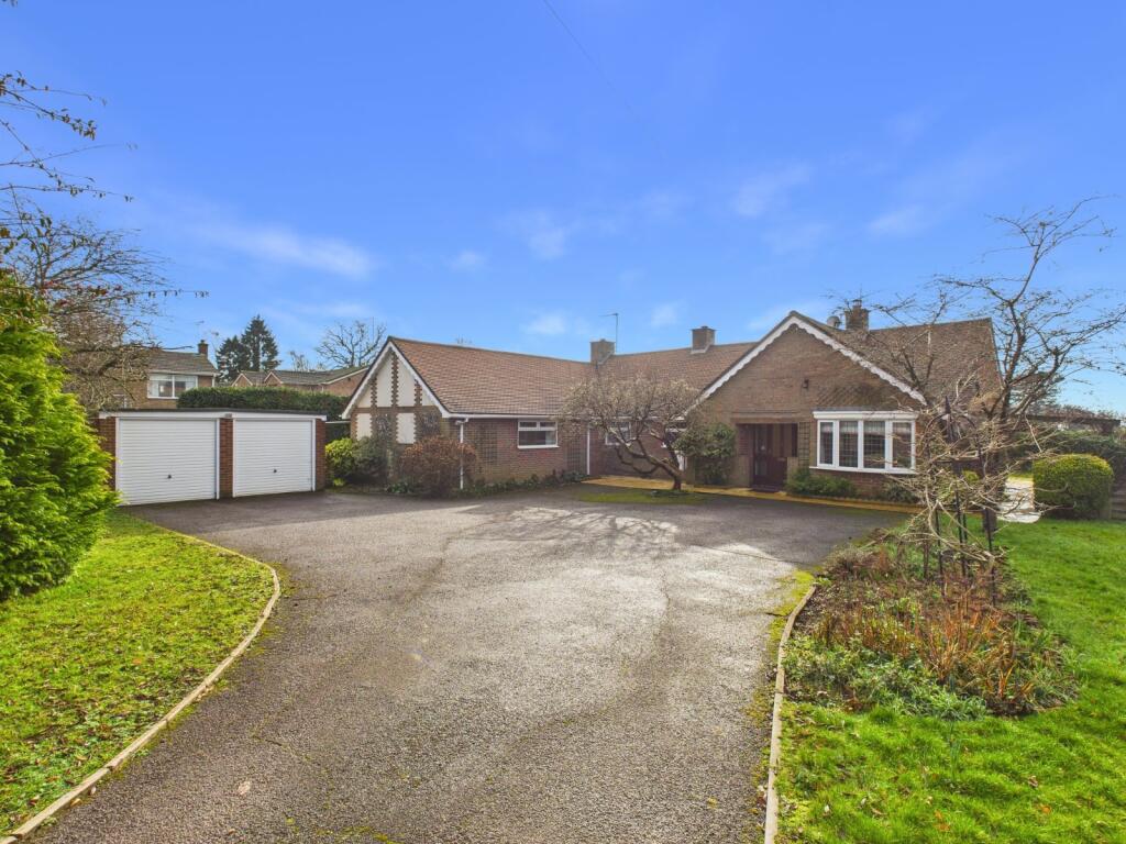 Home Meadow Drive, Flackwell Heath, High Wycombe, Buckinghamshire, HP10 photo 3