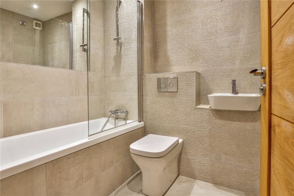 Apartment in Bournemouth, Charminster - View 3