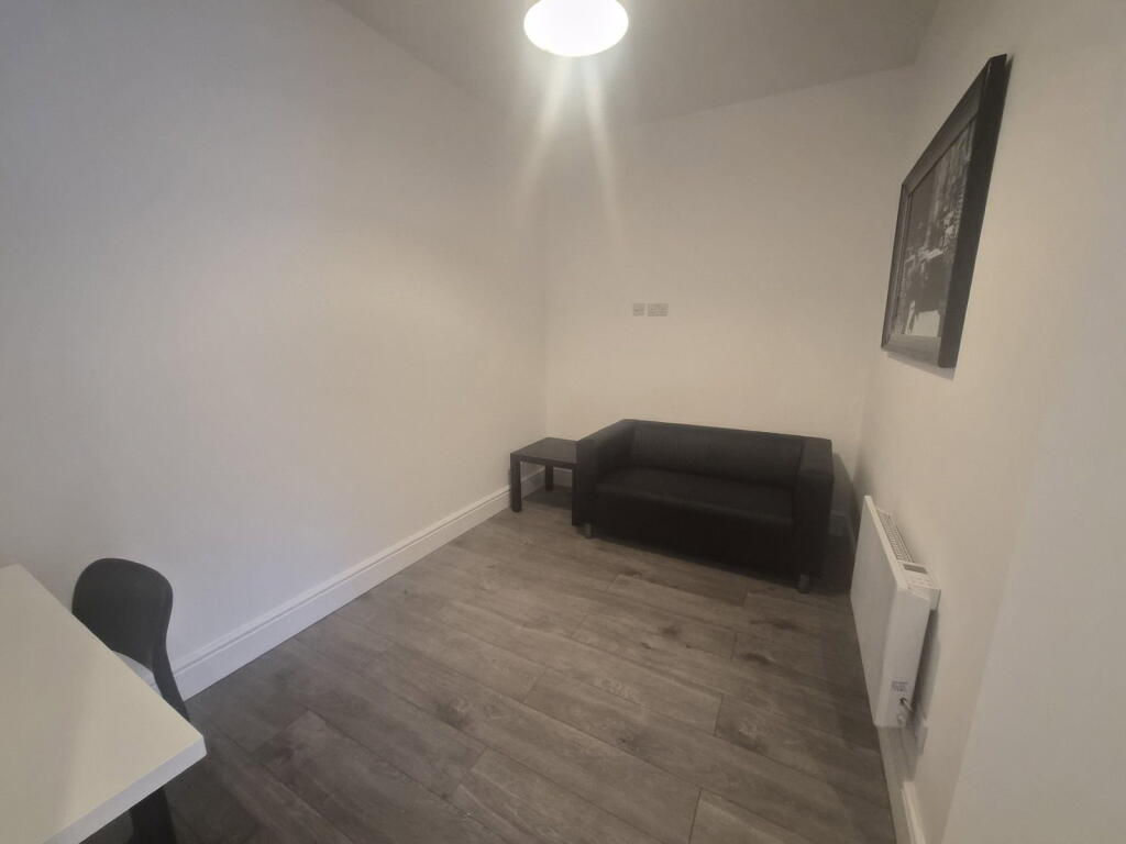 Apartment in Twickenham - View 3
