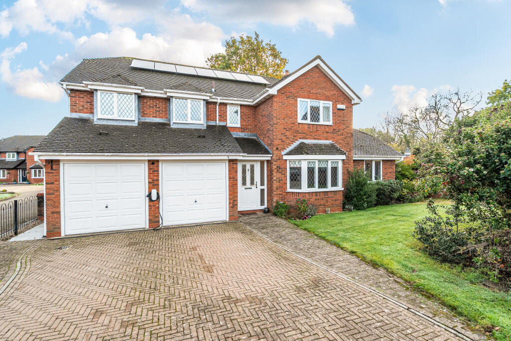 Main image of property: Newmeadow Copse, Peatmoor, Swindon, SN5 5AQ