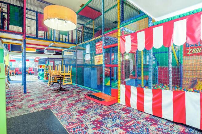 8690261_interior08.jpg