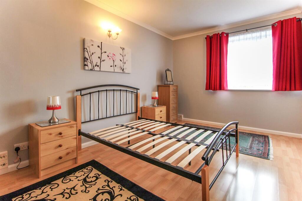 Apartment in Slough - View 5