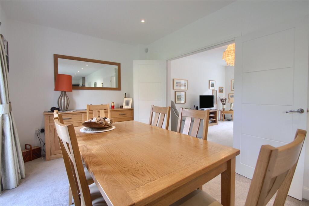 Brookfield Avenue, Brookfield - More