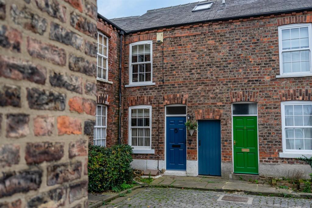 Main image of property: Cobble Court Mews, Shaws Terrace, York, YO24 1BB
