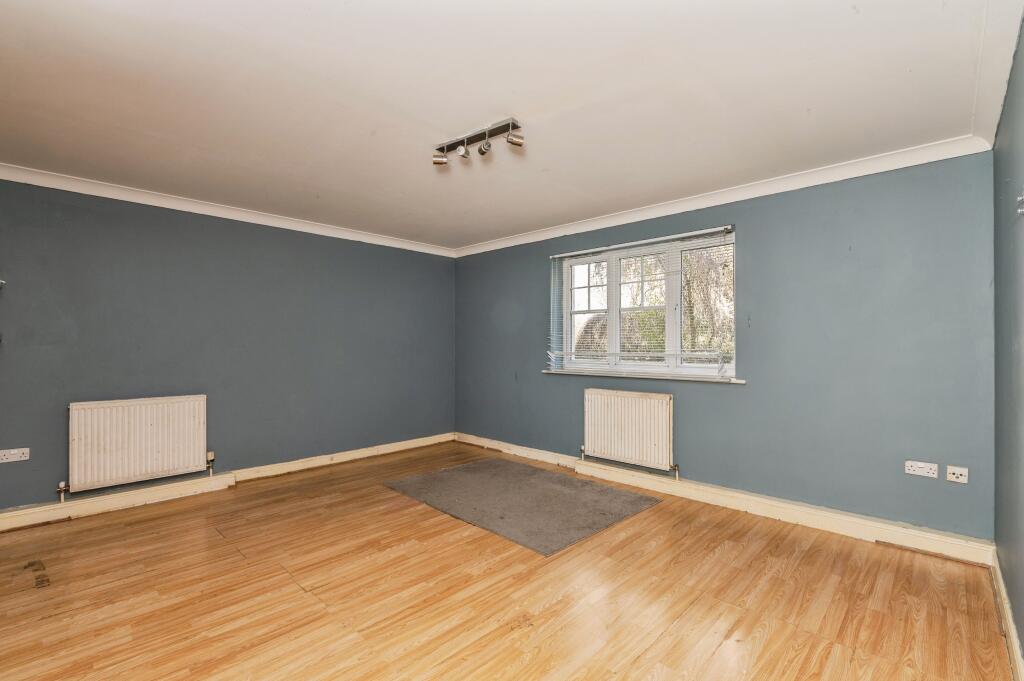 Caspian Way, Purfleet, RM19 photo 2
