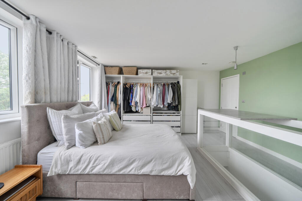 House in London, Colney Hatch - View 3