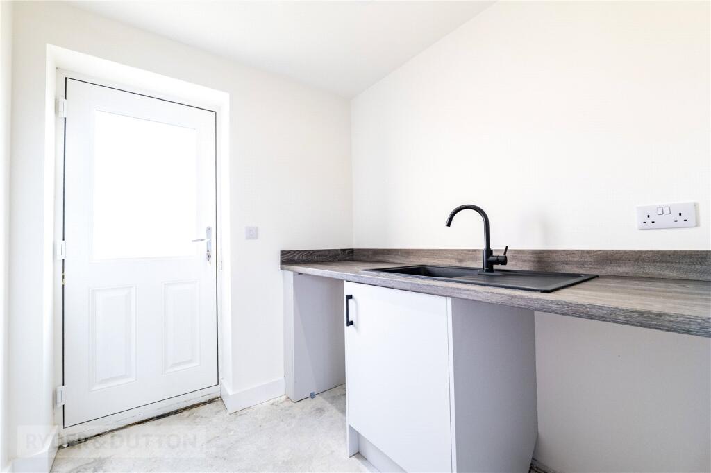 Hollyfield View, Huddersfield, West Yorkshire, HD3 - View 5