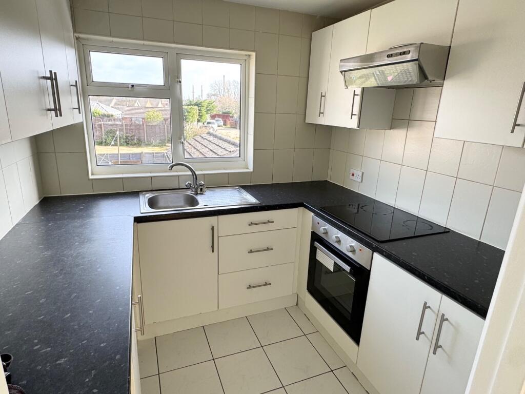 Albany Road, Holbury, Southampton, Hampshire, SO45 photo 2