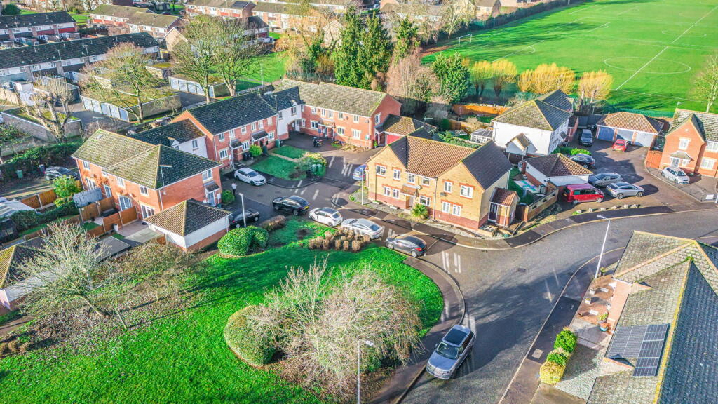 3-bed terraced on Epping Way, Witham, CM8 1NQ, £375,000