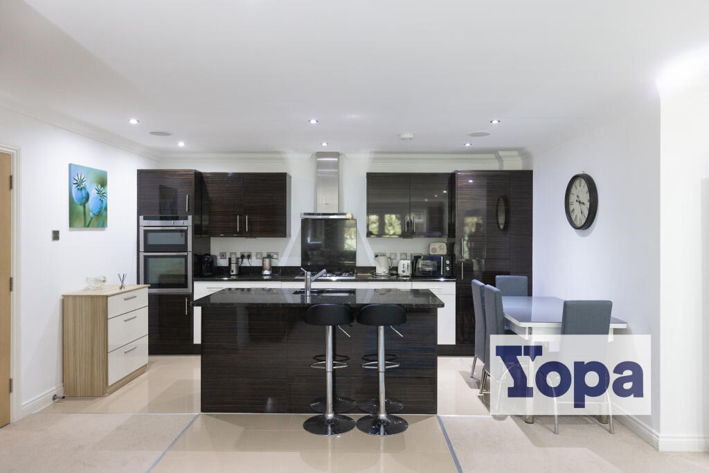 Apartment in Poole - View 2