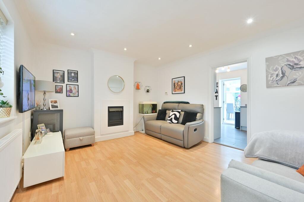 Thorpe Crescent, Watford, WD19 photo 4