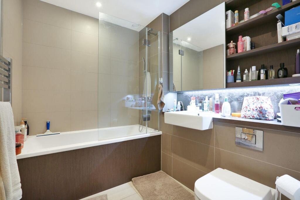 Apartment in London - More