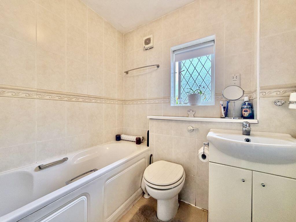 House in Hemel Hempstead, Wooburn - View 5