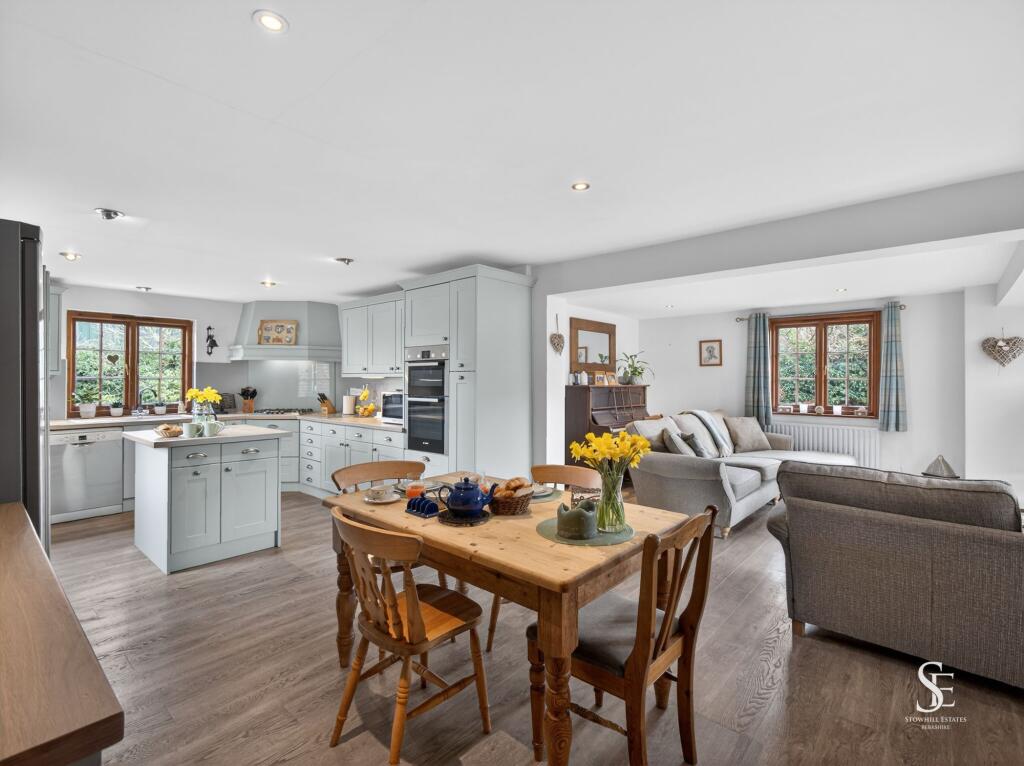 House in Wokingham, St. Nicholas, Hurst - View 2