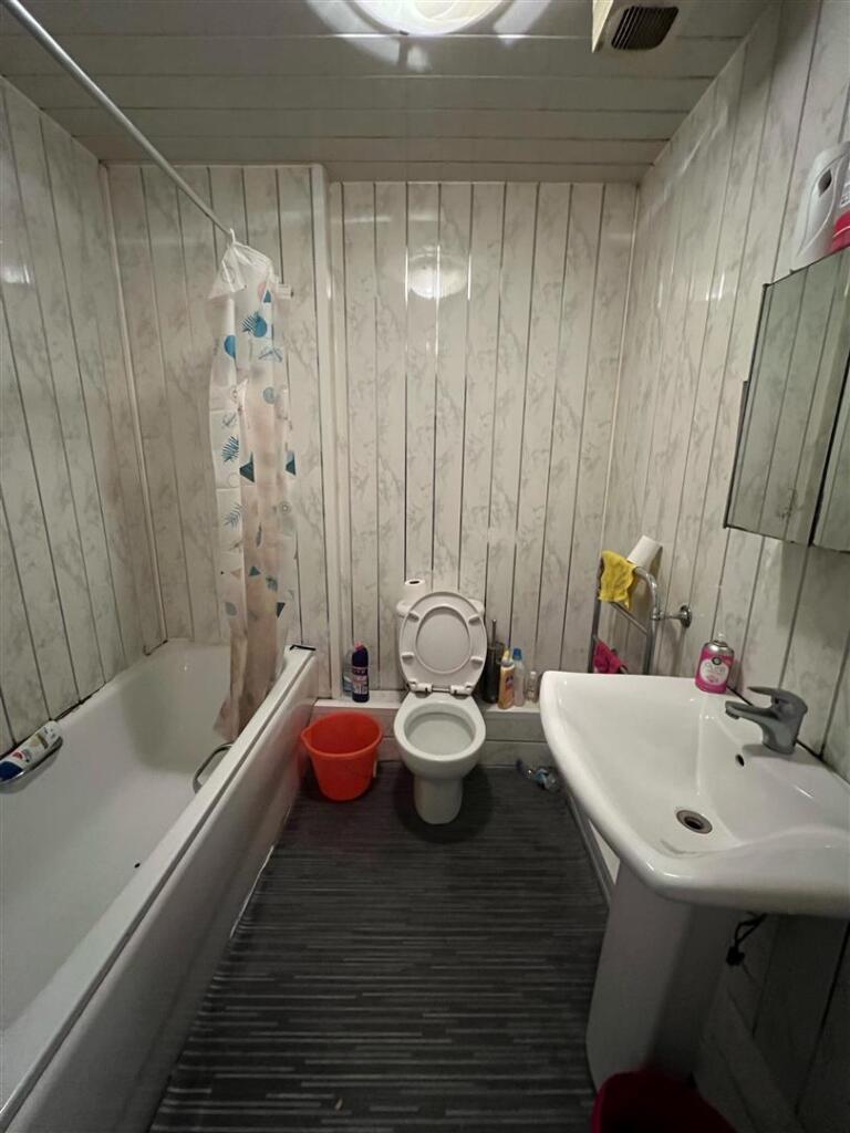 Hadfield Close, Manchester photo 3