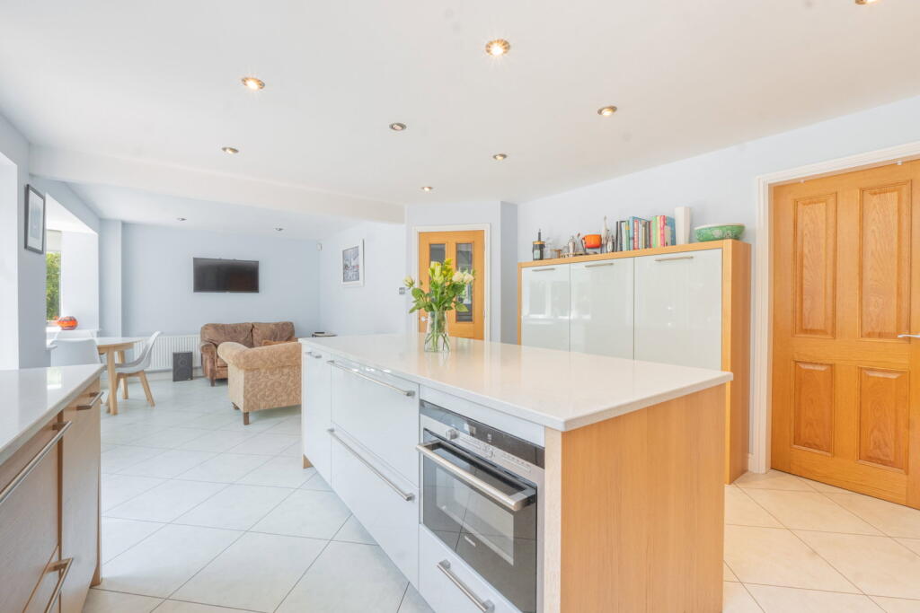 House in Solihull, Dickens Heath - View 4
