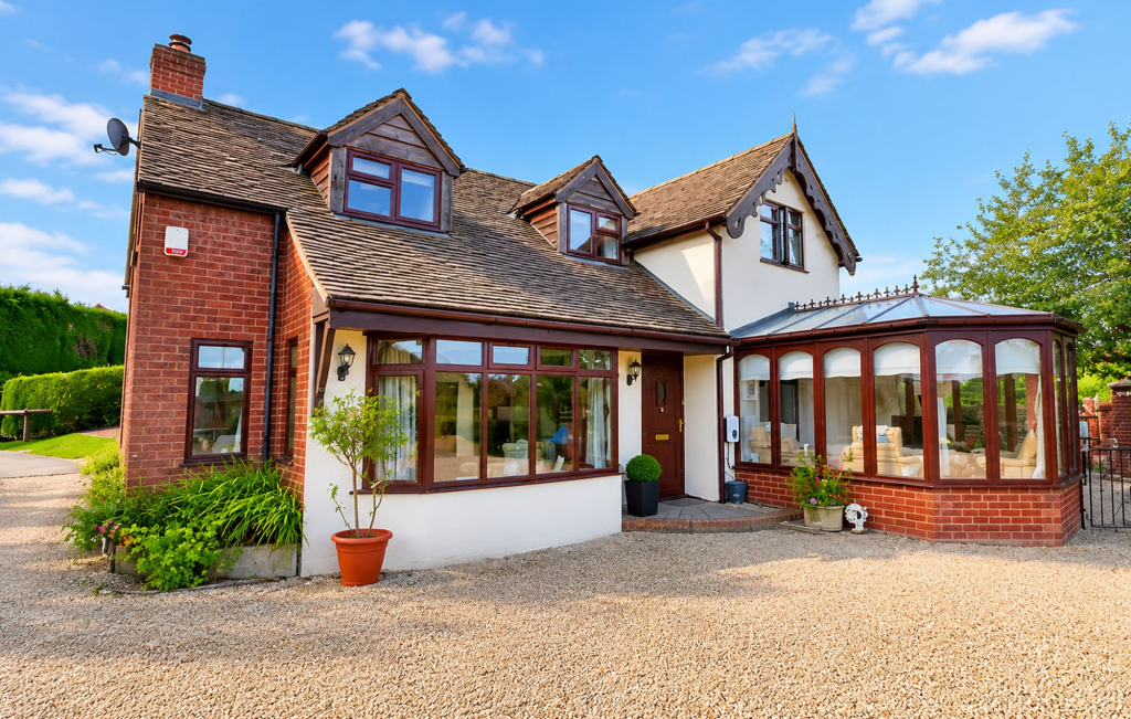 3-bed detached on Mortimer Hill, Cleobury Mortimer, DY14, £425,000