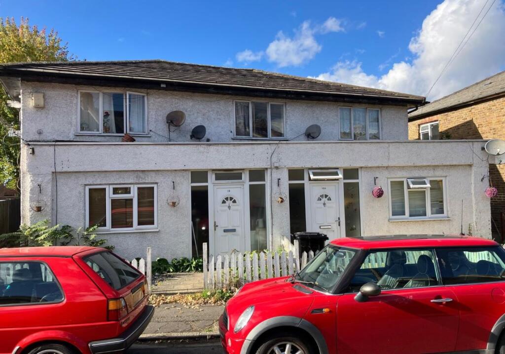 3-bed flat on 18B Angel Lane, Hayes, Middlesex, UB3 2QX, £300,000