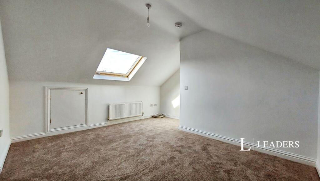 Apartment in Southend-on-Sea - View 4
