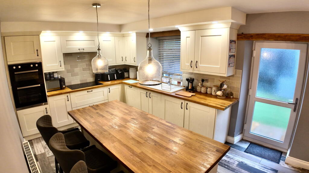 House in Newport - View 3