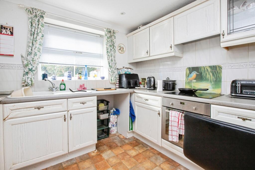 House in Ashfield, Sutton in Ashfield, Nottinghamshire - View 5