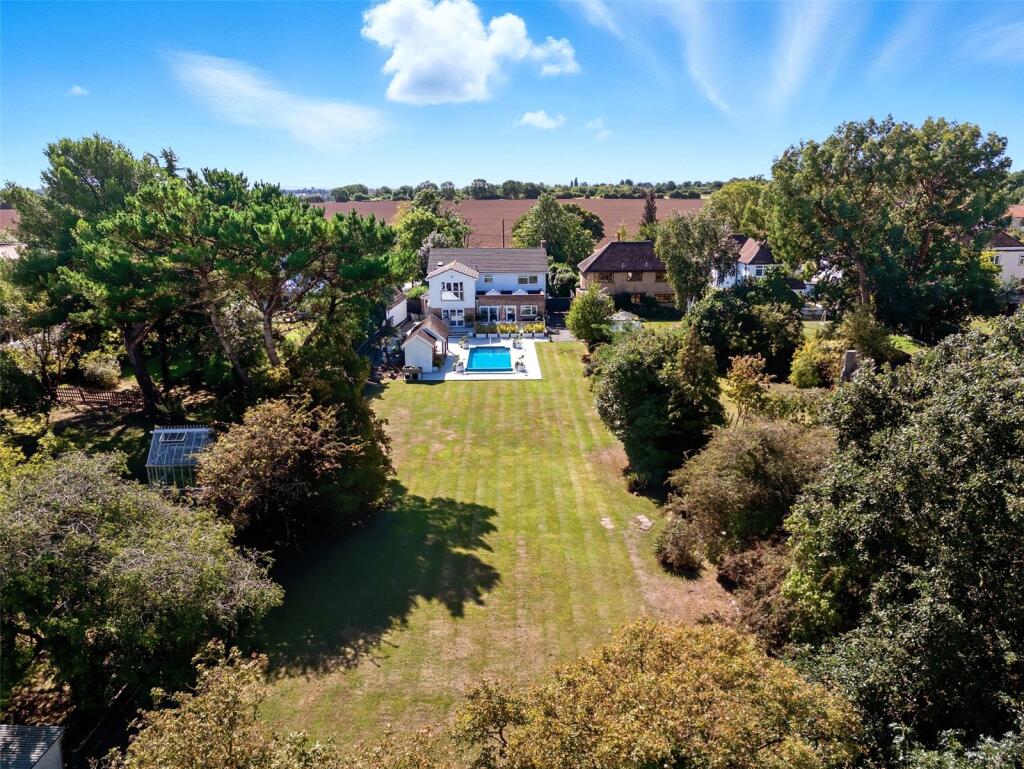 House in Southend-on-Sea, Essex - More