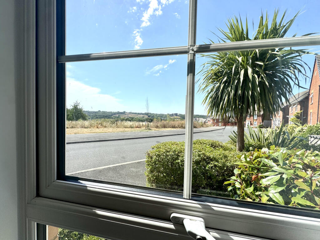 Apartment in East Cowes, Osborne - View 5