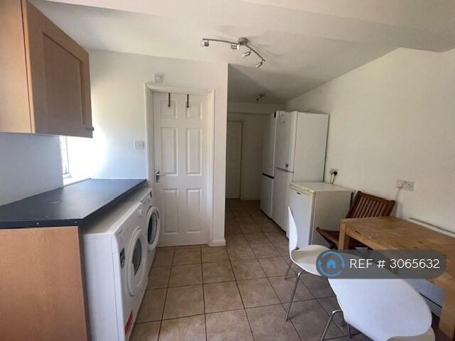 House in Guildford - View 3