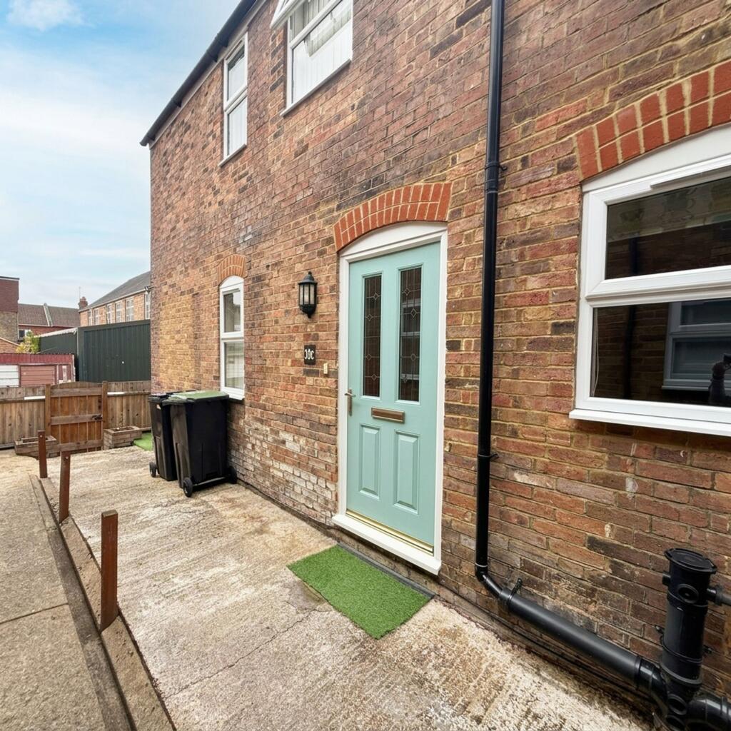 Main image of property: Reginald Street, Luton, LU2