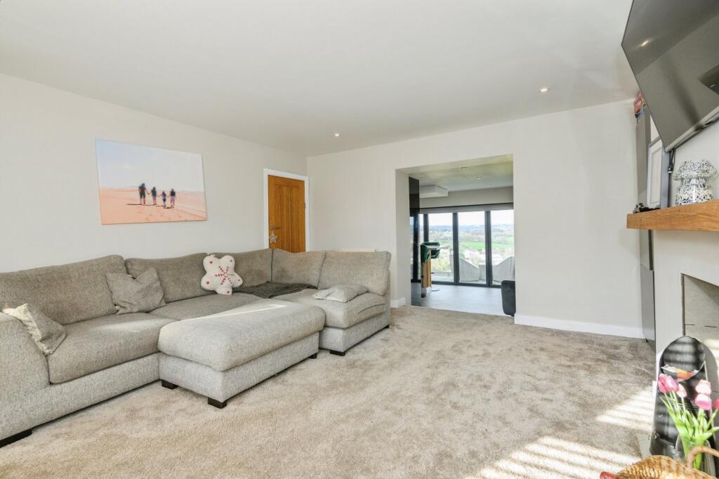Halifax Road, Liversedge, WF15 photo 3