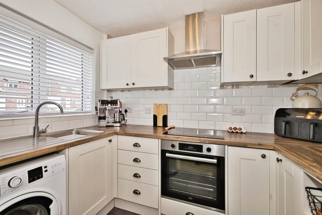 Lower Fairmead Road, Yeovil photo 4