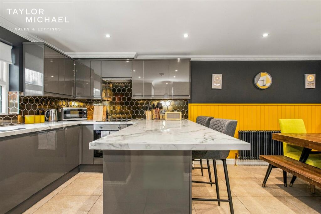 4 bedroom terraced house for rent