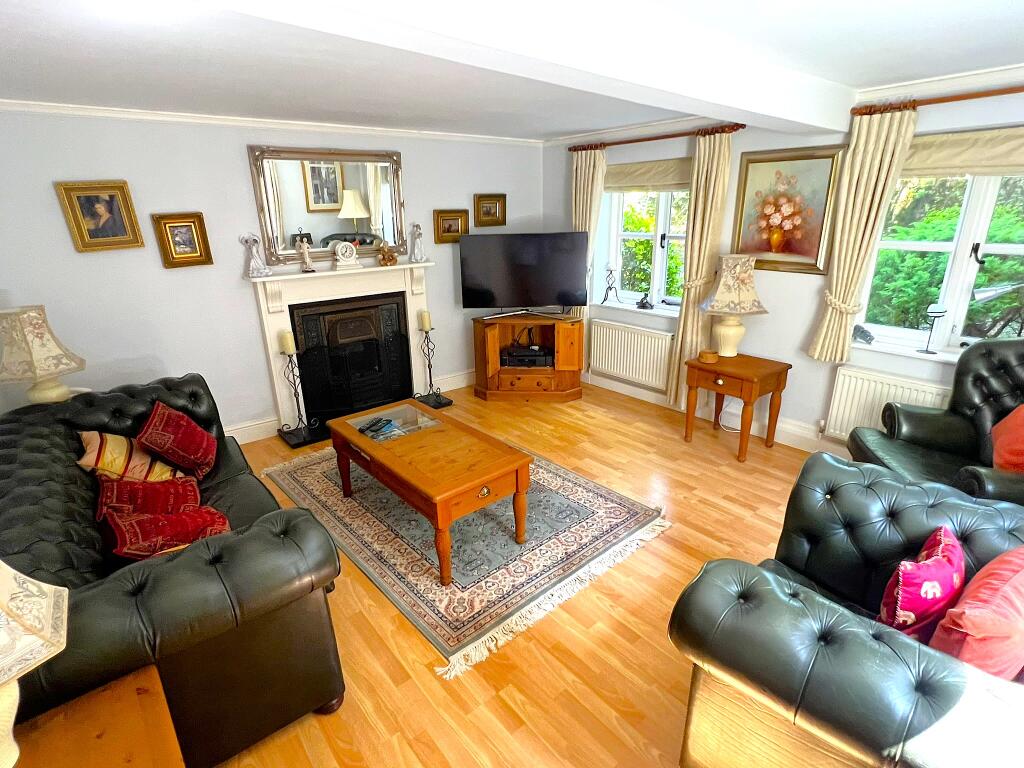 House in Tonbridge - More