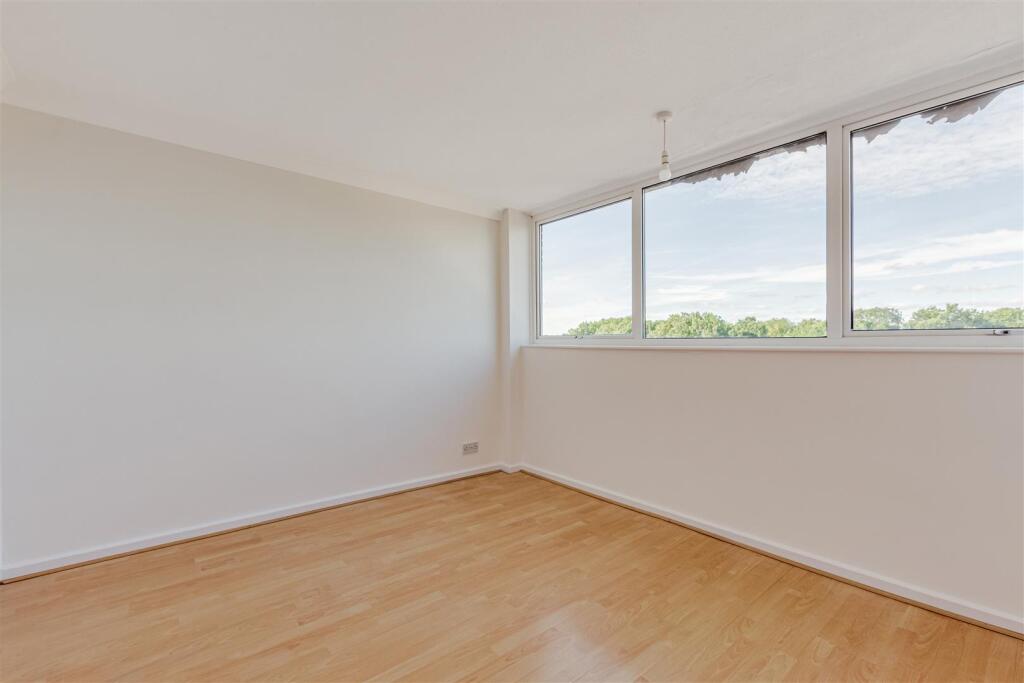 Apartment in Bromley - More