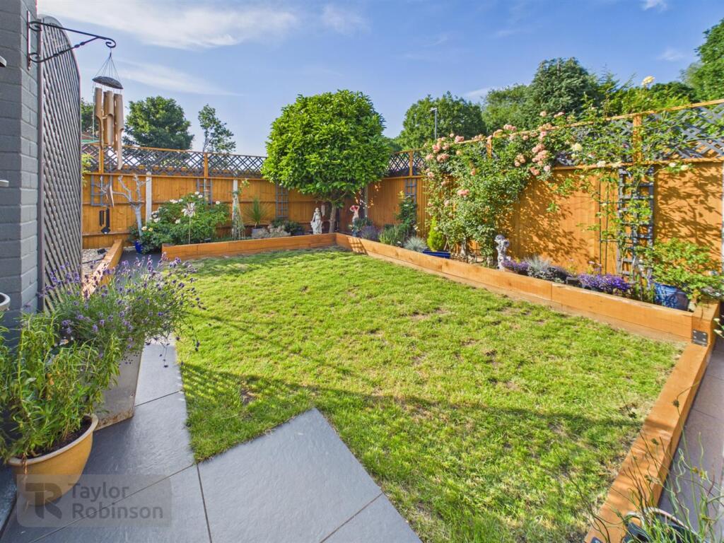 House in Crawley, Broadfield - More