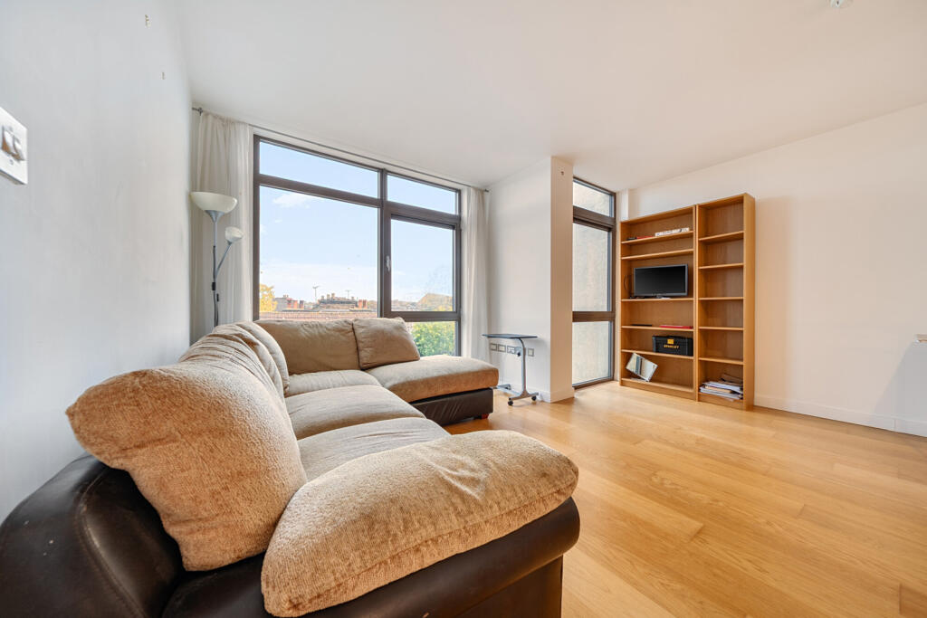 2-bed apartment on Union Park, Greenwich, £430,000