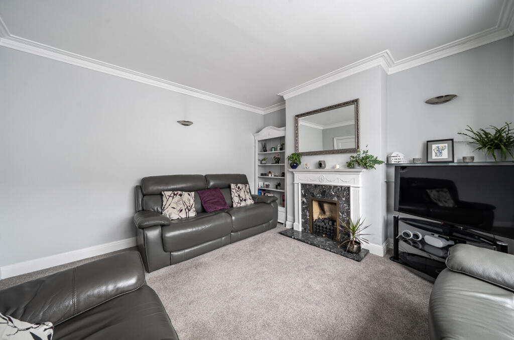 House in Croydon - View 4