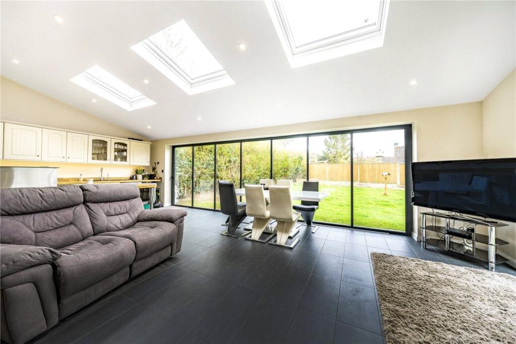The Harrow Way, Basingstoke, Hampshire, RG22 photo 3