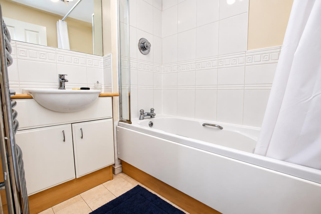 Apartment in Eastleigh, Newtown - More