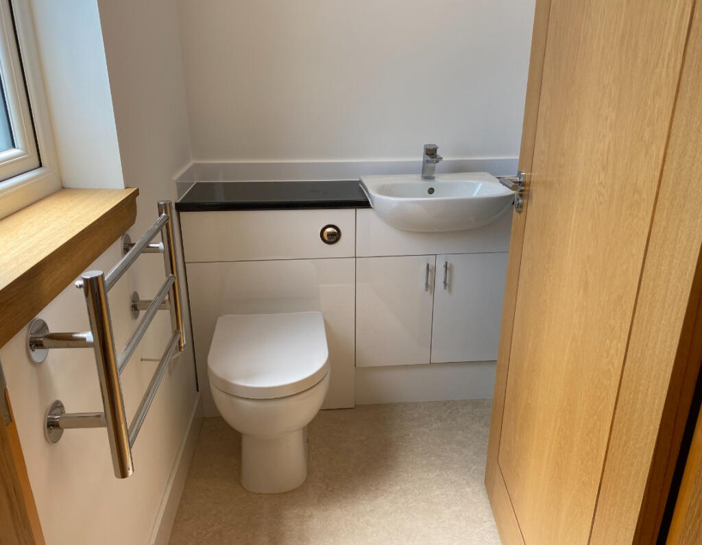 Apartment in Edinburgh, Davidson's Mains - View 4